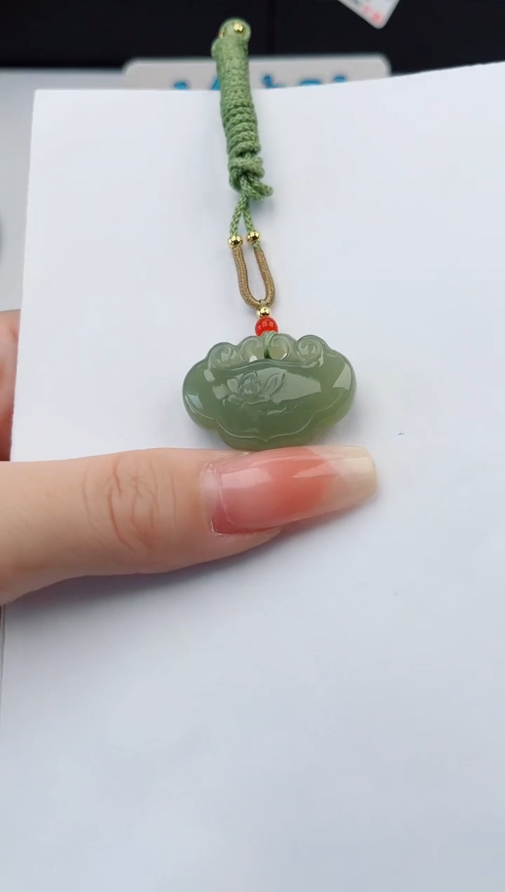 【闪购商品】和田玉吊坠(赠链)未镶嵌666岚钻微色差T1