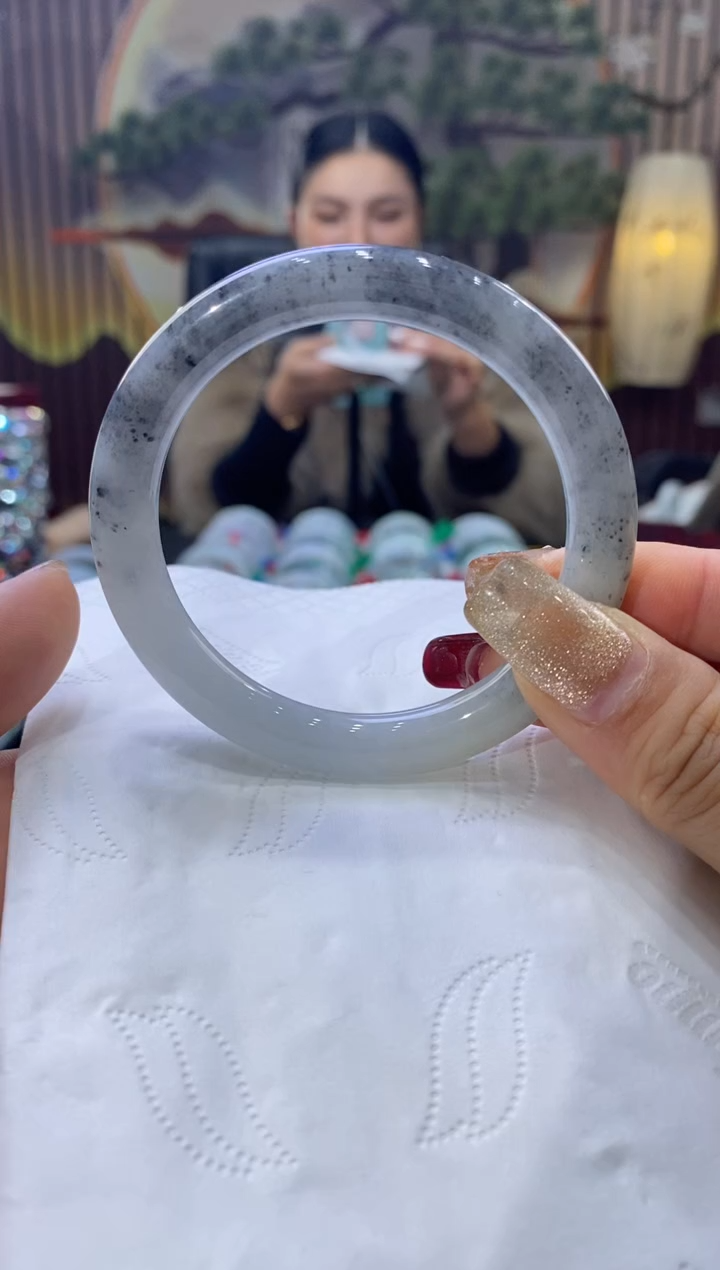 【闪购商品】翡翠手镯未镶嵌多人08265