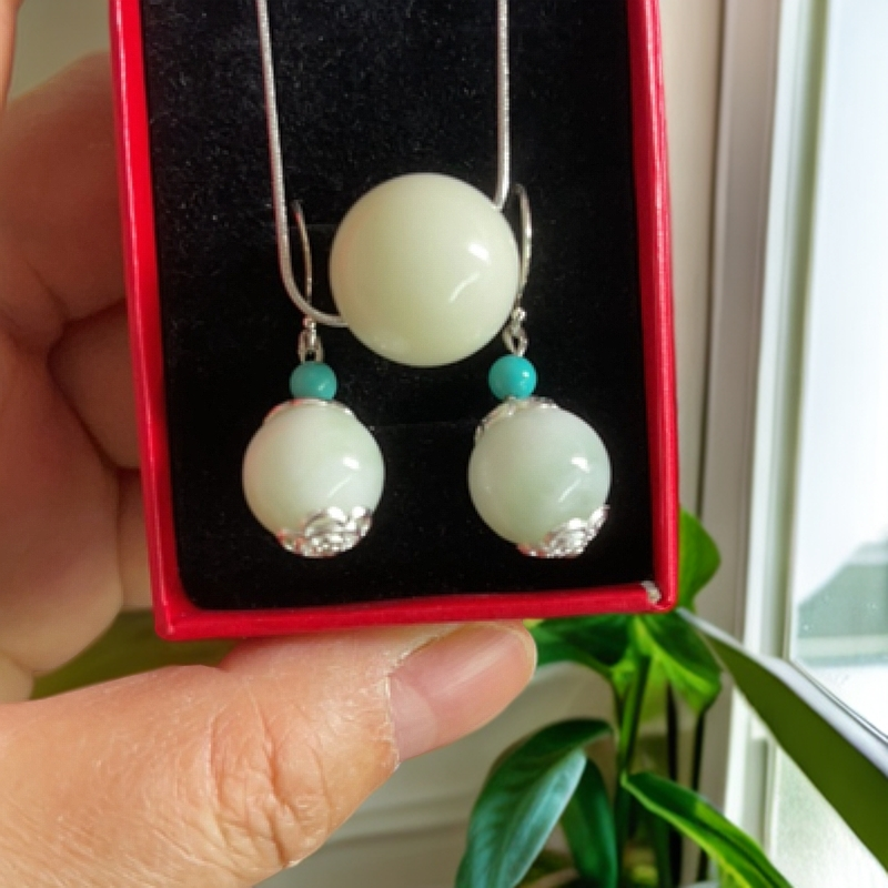 蓝田玉耳坠时尚百搭