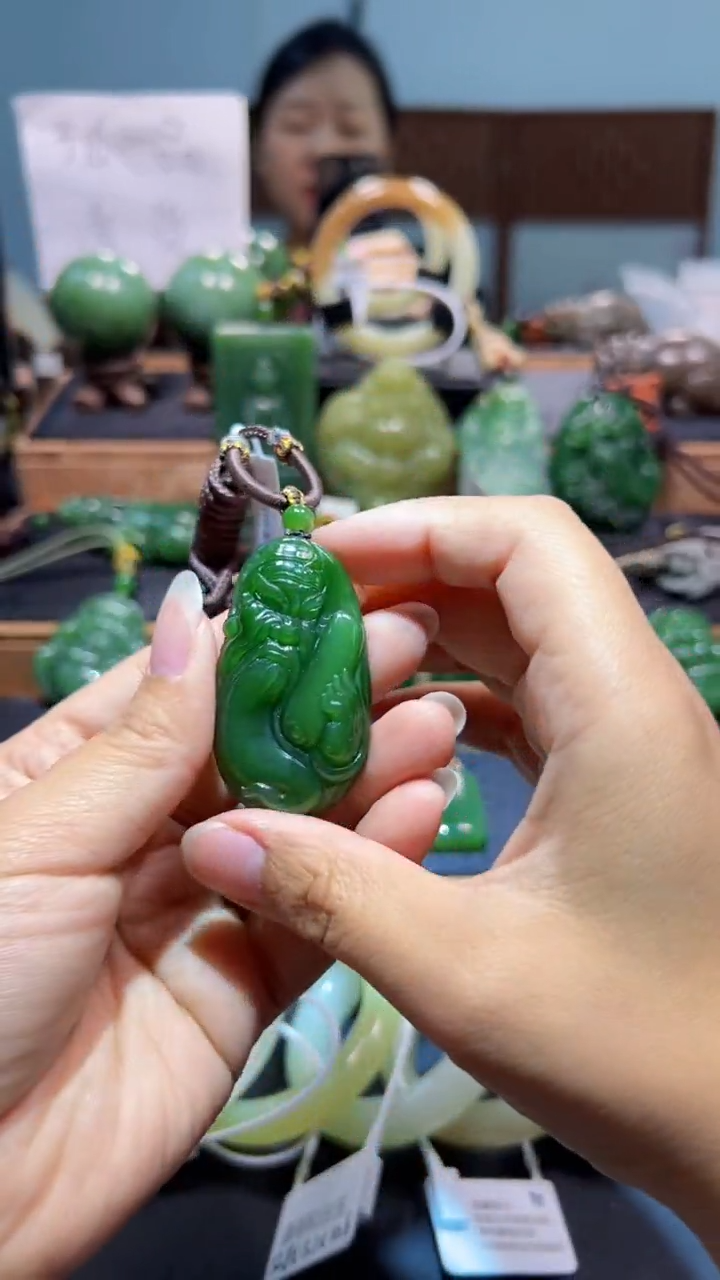 颈饰未镶嵌和田玉（碧玉）1