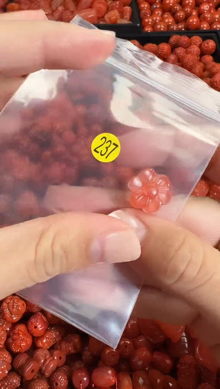 颈饰未镶嵌南红玛瑙1