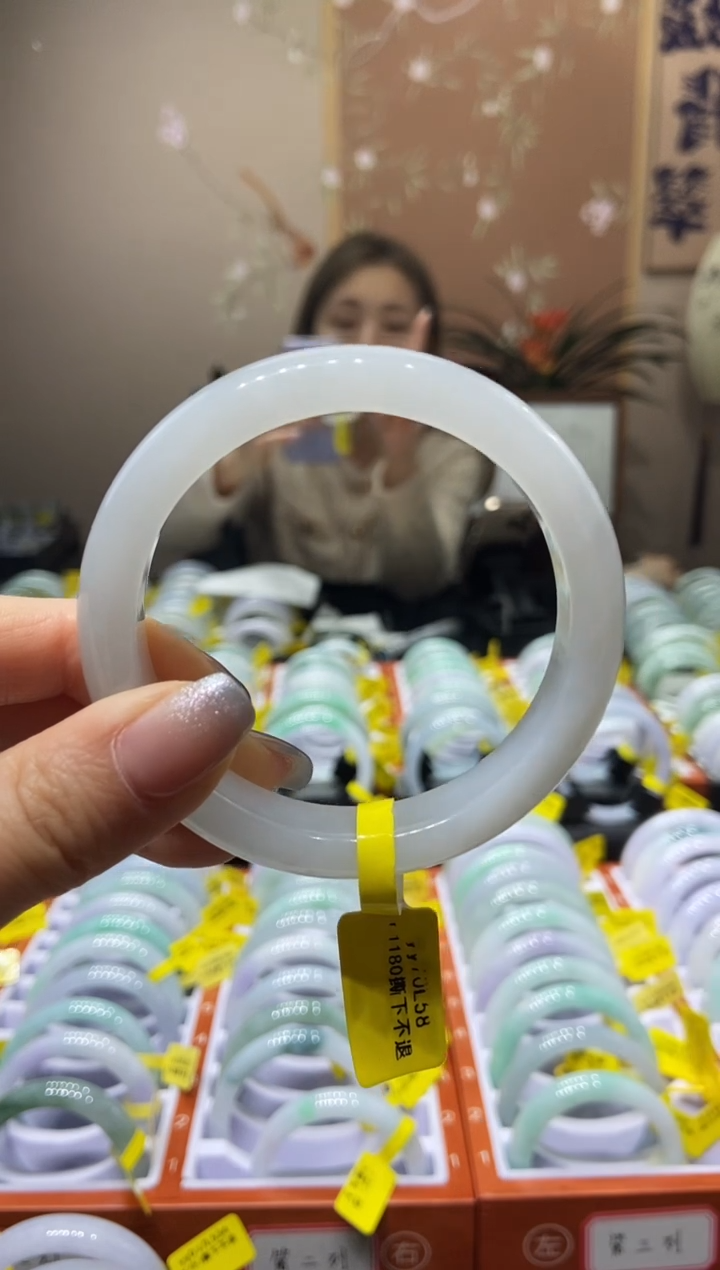 【闪购商品】翡翠手镯未镶嵌5556圈口