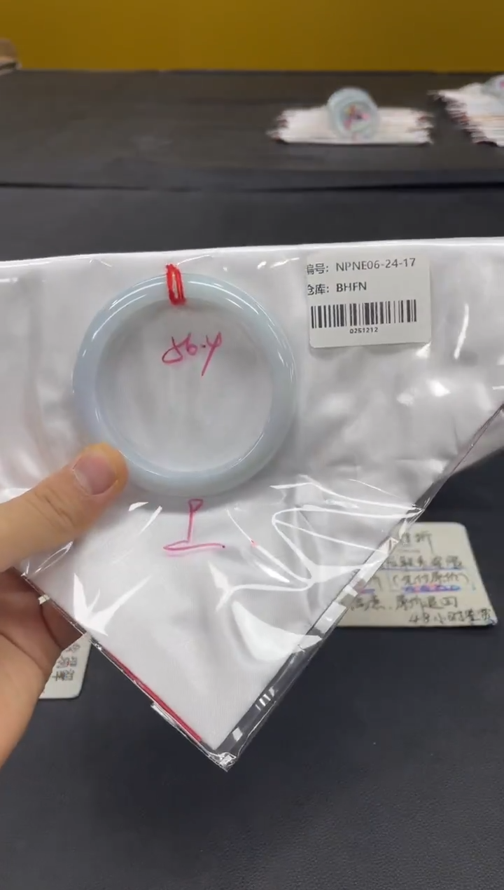 未镶嵌手镯翡翠翡翠手镯