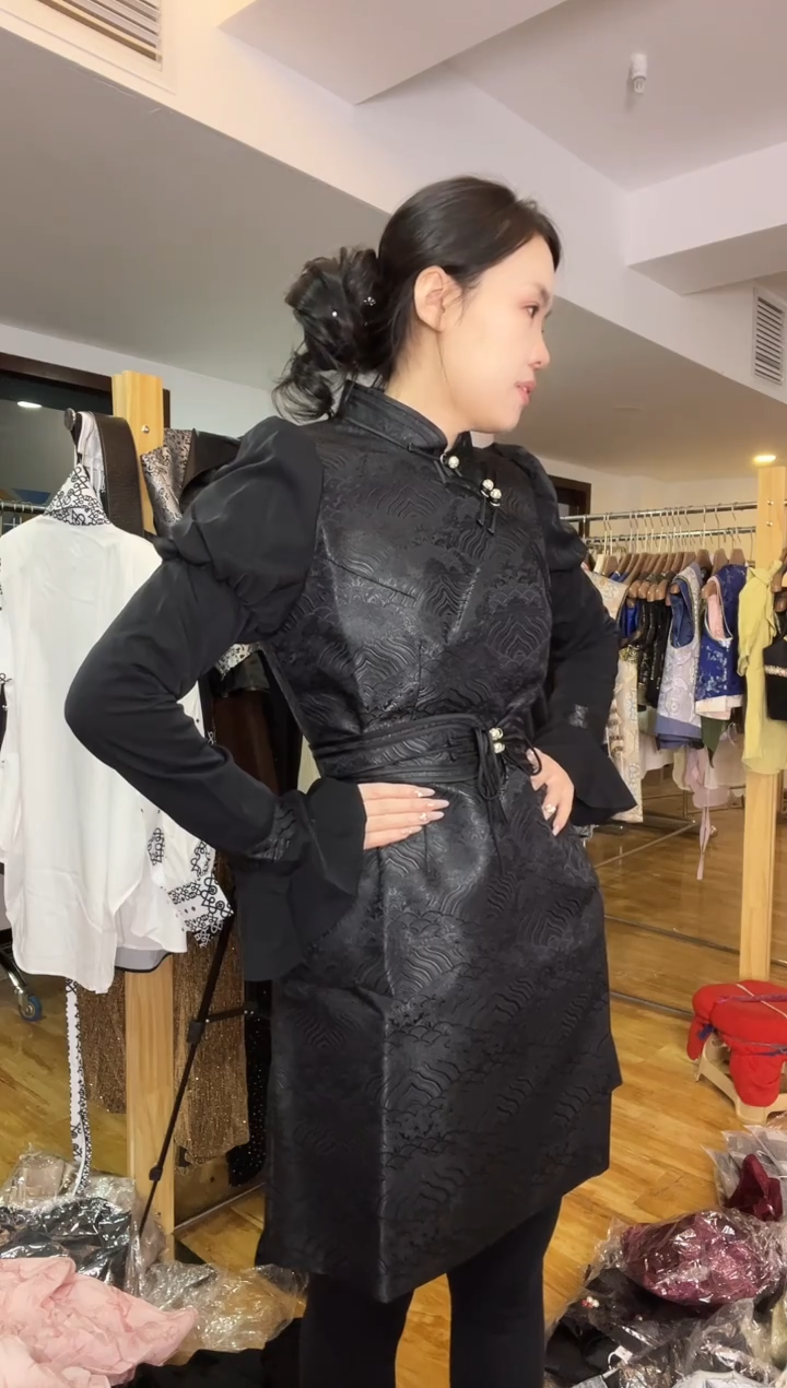 L码        105-115斤  纱袖连衣裙