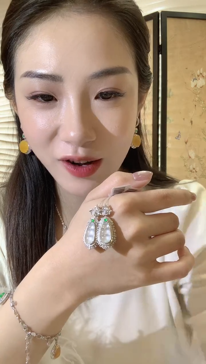 【闪购商品】翡翠吊坠(不含链)18K金镶嵌D1多样性发货一件
