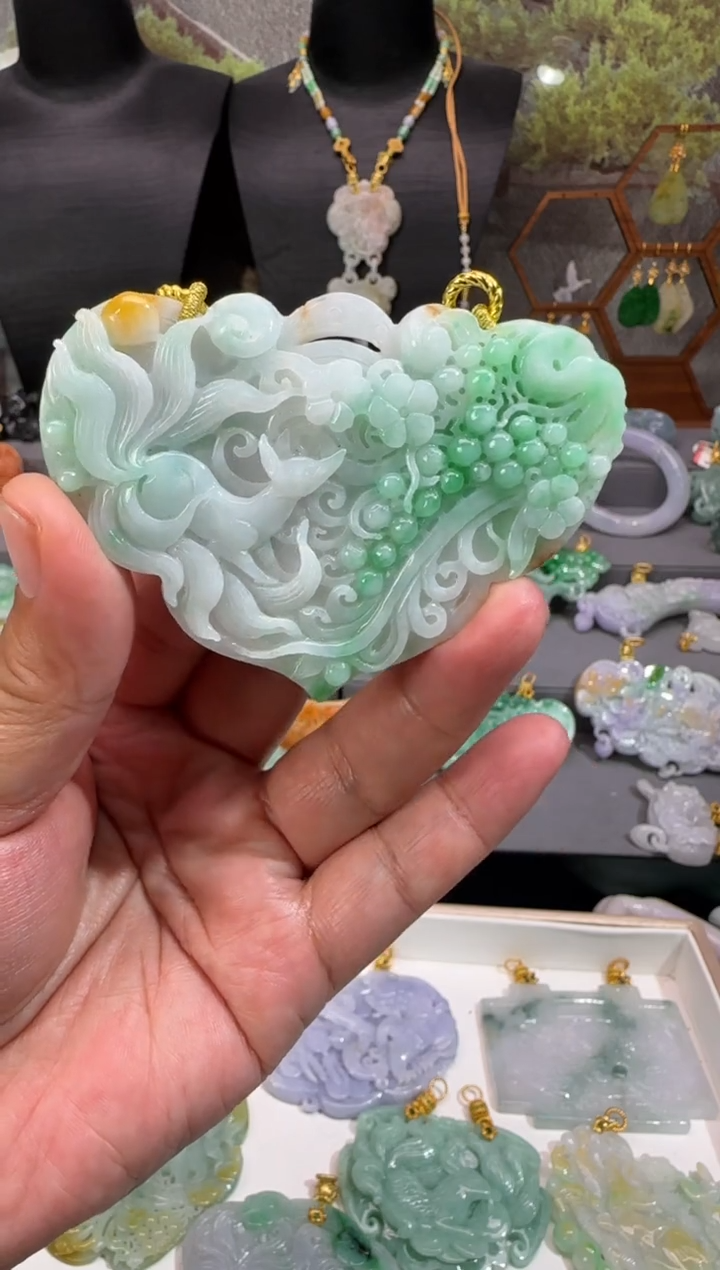 【闪购商品】翡翠颈饰未镶嵌牌子