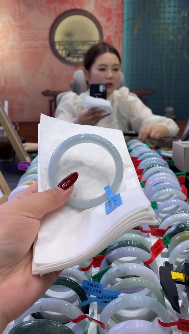 【闪购商品】翡翠手镯未镶嵌多人0010933