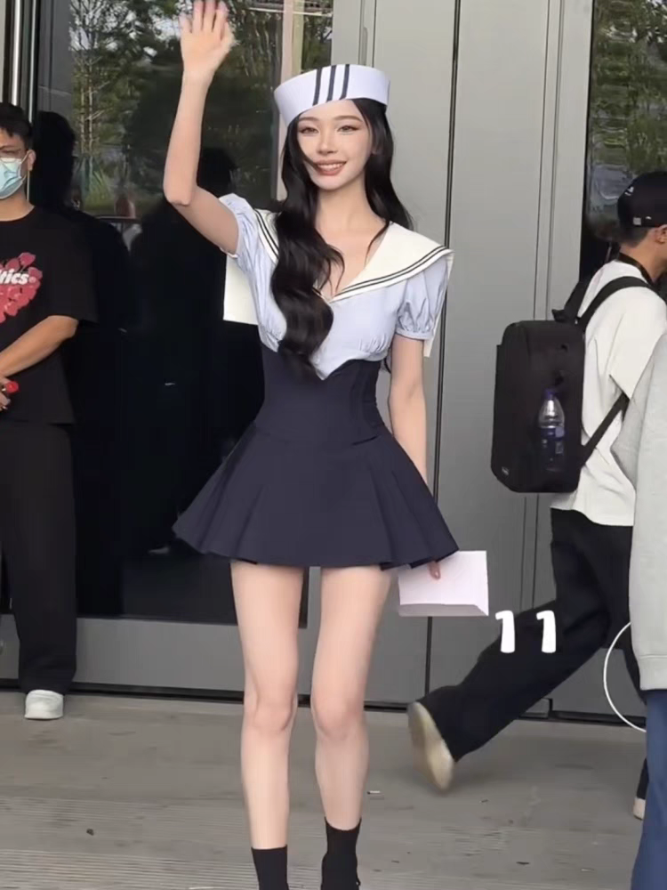 黛娜【甜心领航】易梦玲同款水手服条纹jk制服学院百褶收腰显瘦短裙