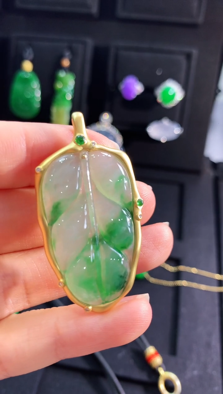 【闪购商品】翡翠吊坠(不含链)18K金镶嵌吊坠