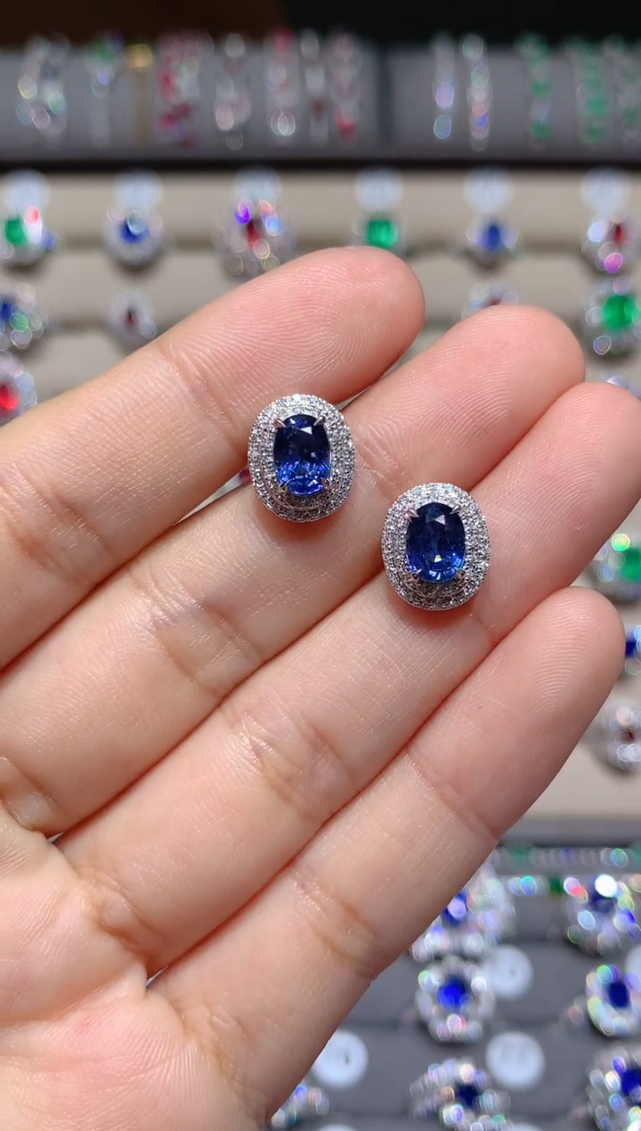 【闪购商品】蓝宝石耳钉18K金镶嵌1.96CT