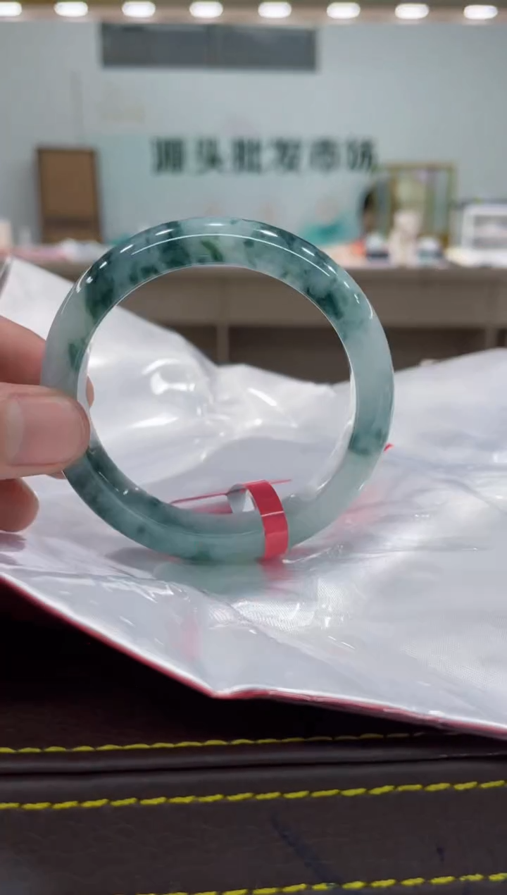 【闪购商品】翡翠手镯未镶嵌手镯