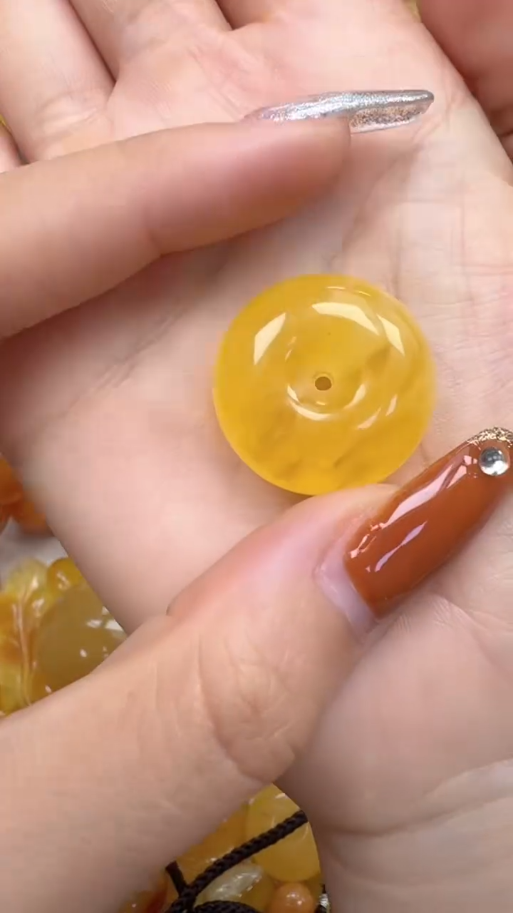 裸石琥珀未镶嵌如图