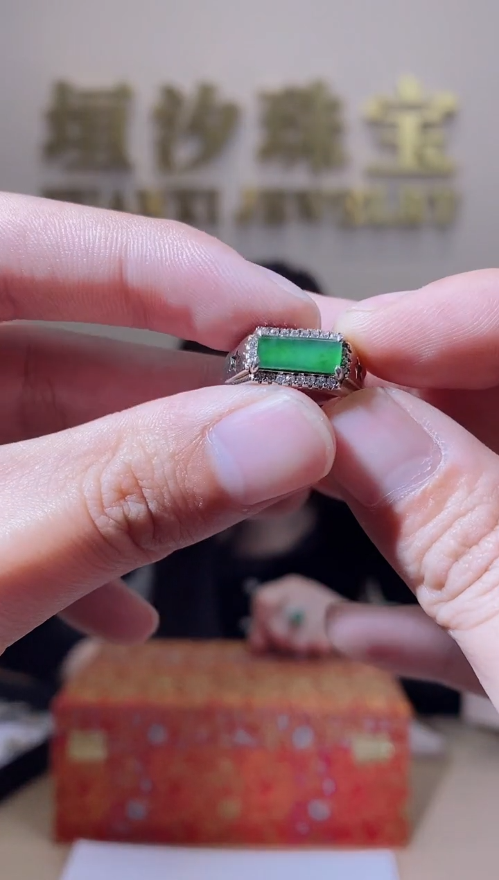 【闪购商品】翡翠戒指银S925镶嵌天然A货翡翠