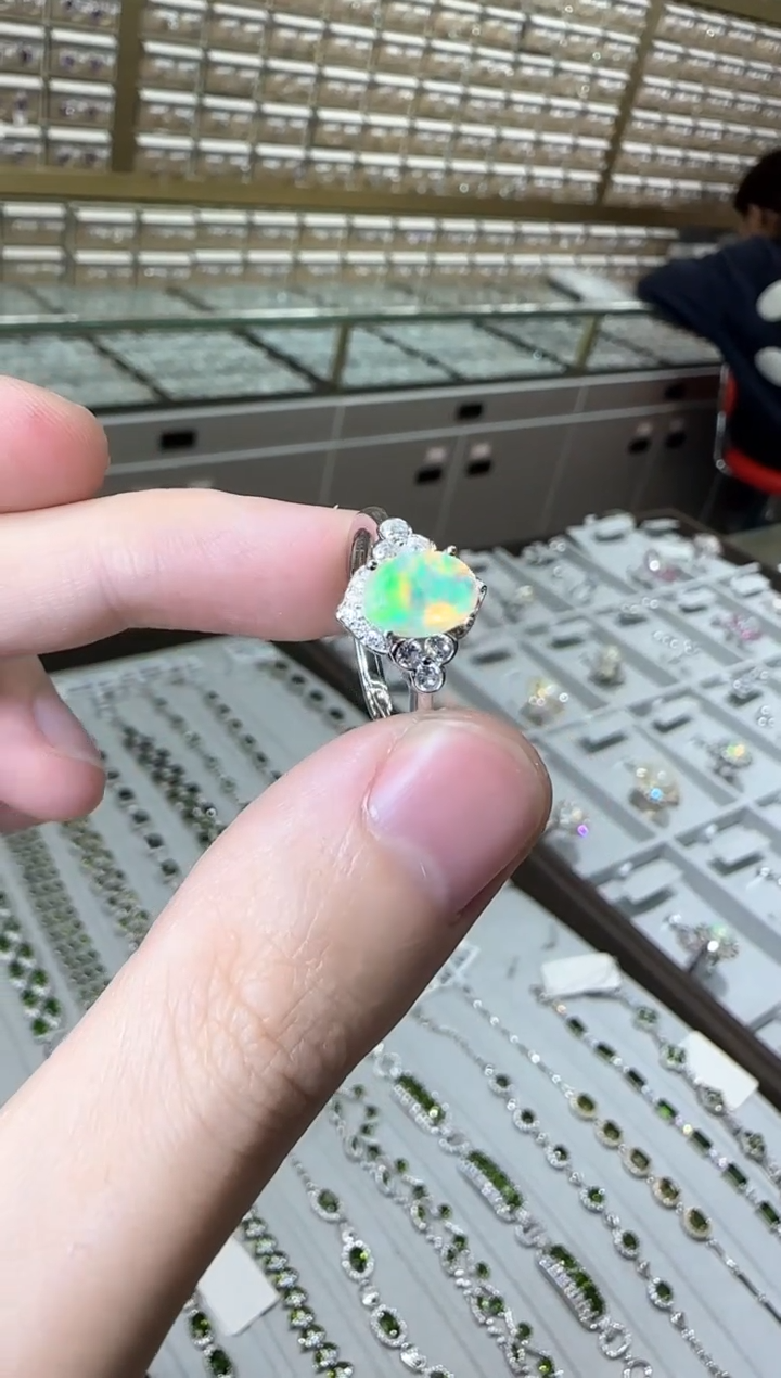 【闪购商品】欧泊珠宝奇石银S925镶嵌6*8mm戒指