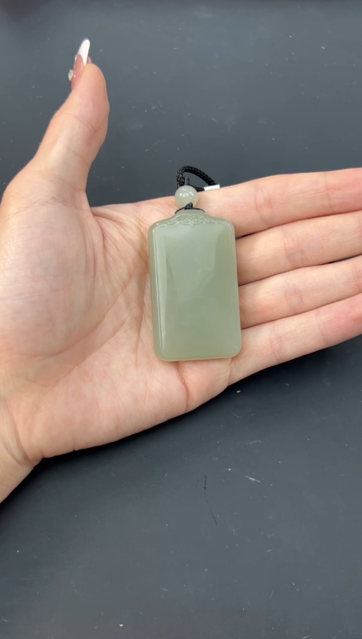 【闪购商品】和田玉吊坠(赠链)未镶嵌且末微色差近矿吊坠