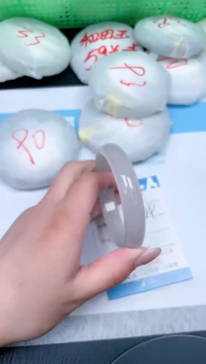 【闪购商品】石英质玉手镯未镶嵌232-60