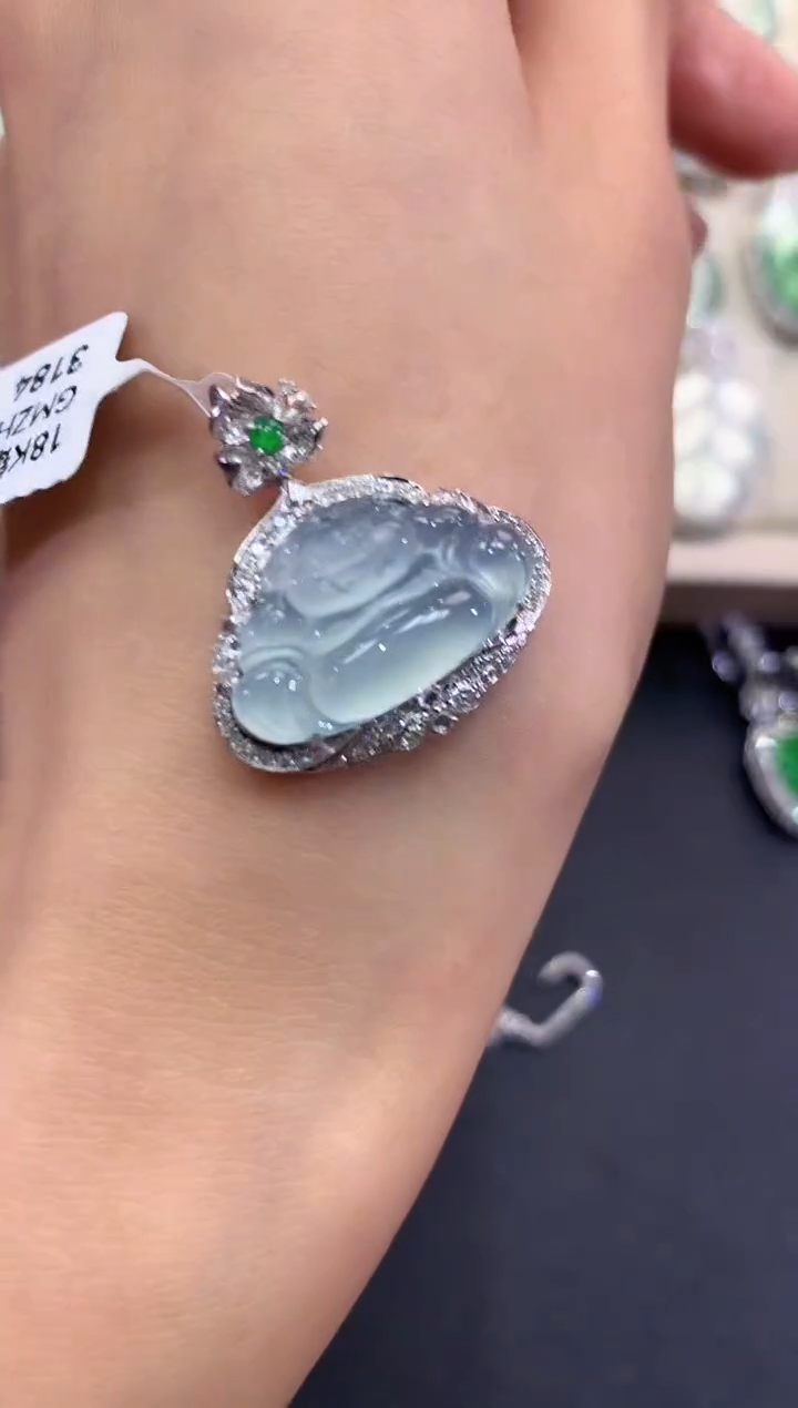 【闪购商品】翡翠吊坠(不含链)18K金镶嵌q99