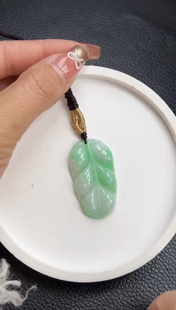 【闪购商品】翡翠颈饰未镶嵌K733-843 叶子