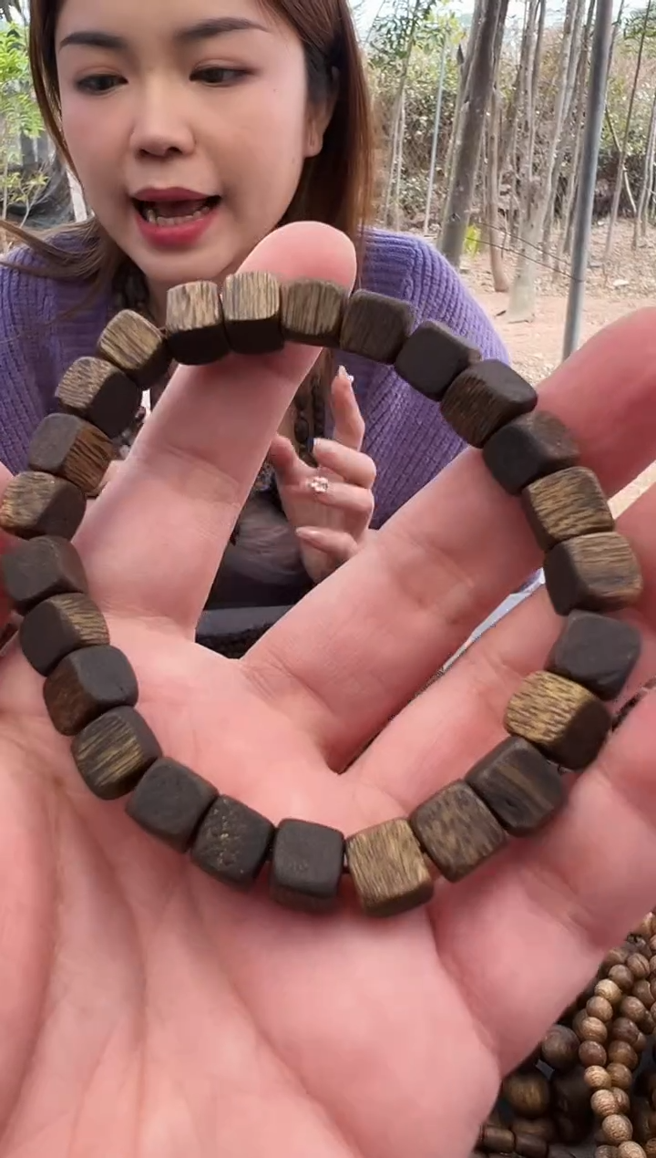 【闪购商品】沉香手串奇楠张勺子单圈方珠0.8多样性发一条