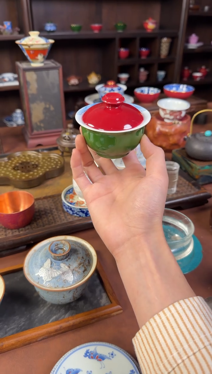 景德镇绿肥红瘦内绘荷花二才盖碗