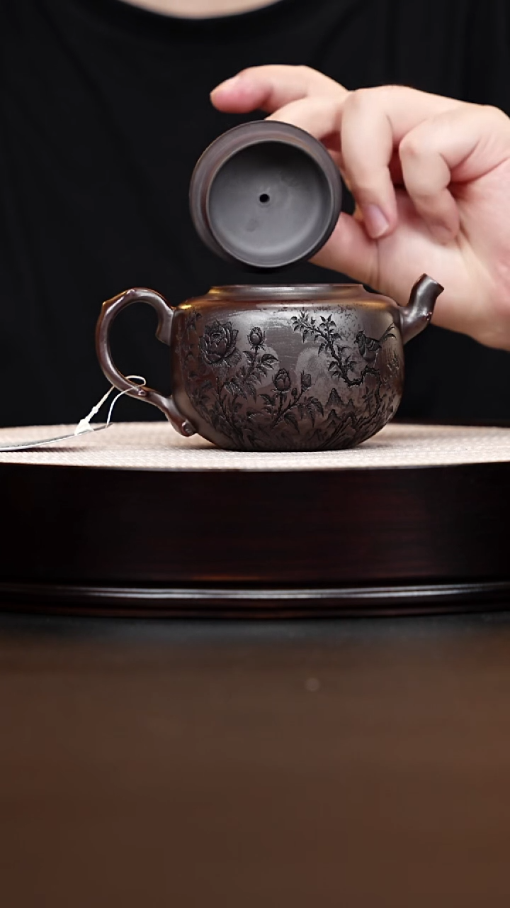 茶壶紫砂宜兴紫砂 花鸟松果汉瓦 铁血红纱 朱志远 260cc