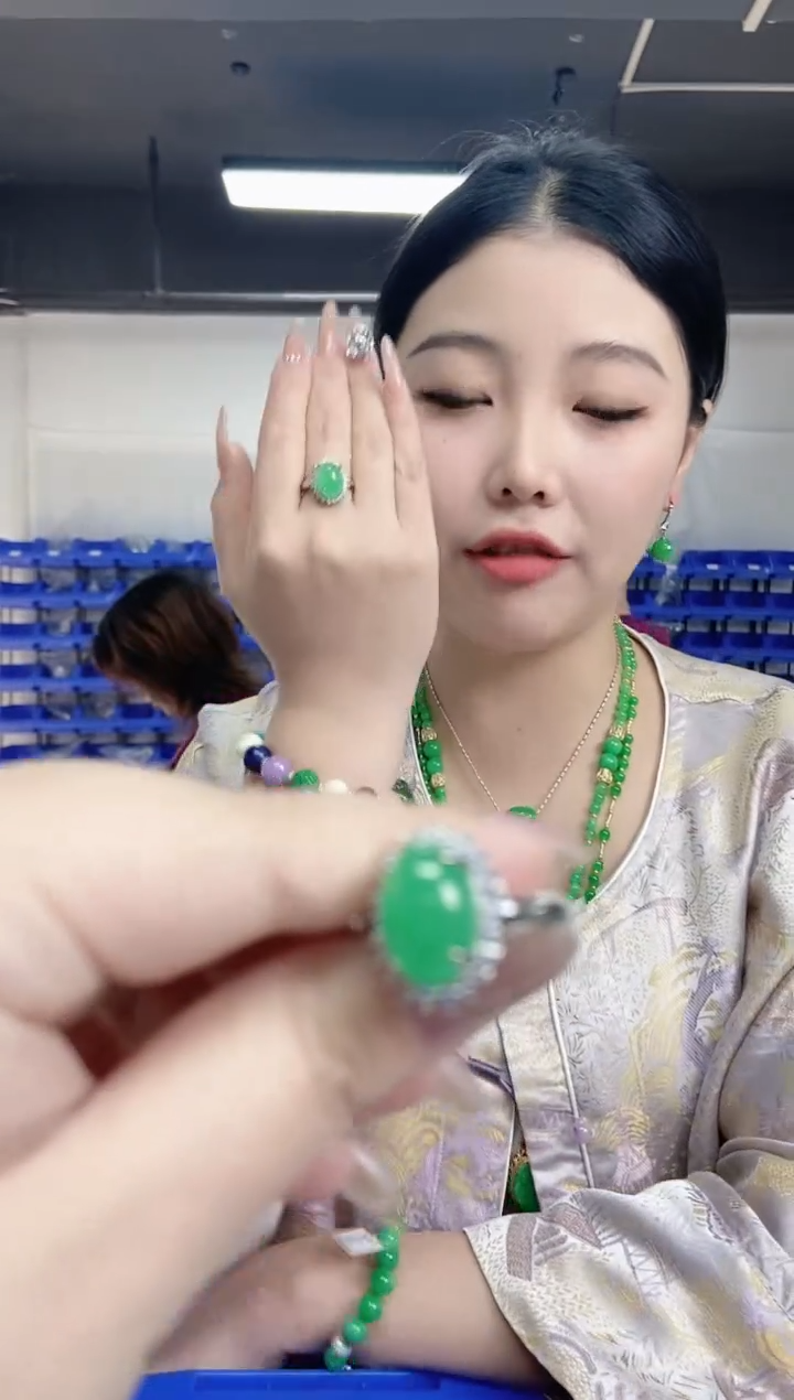 【闪购商品】翡翠戒指未镶嵌多样性发其一颜色微差