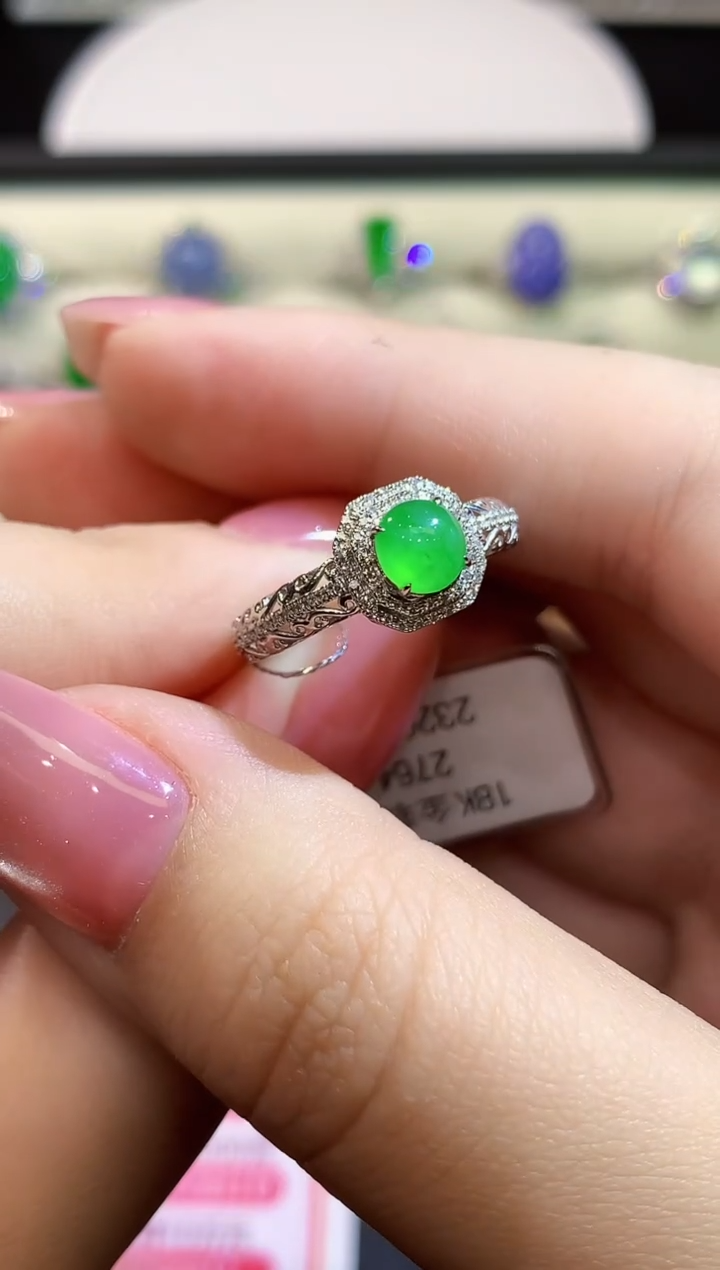 18K金镶嵌戒指翡翠多样性发其一