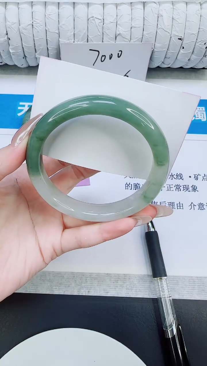 未镶嵌手镯石英质玉79/64.2