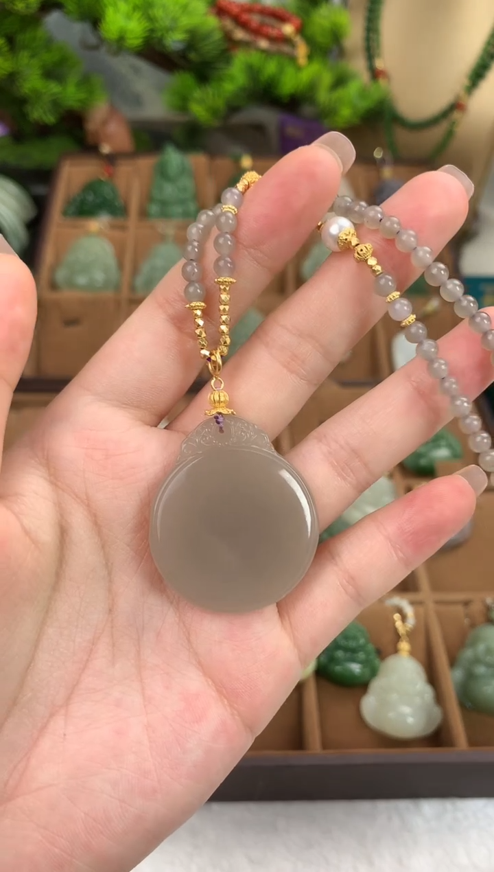 和田玉未镶嵌颈饰吊坠