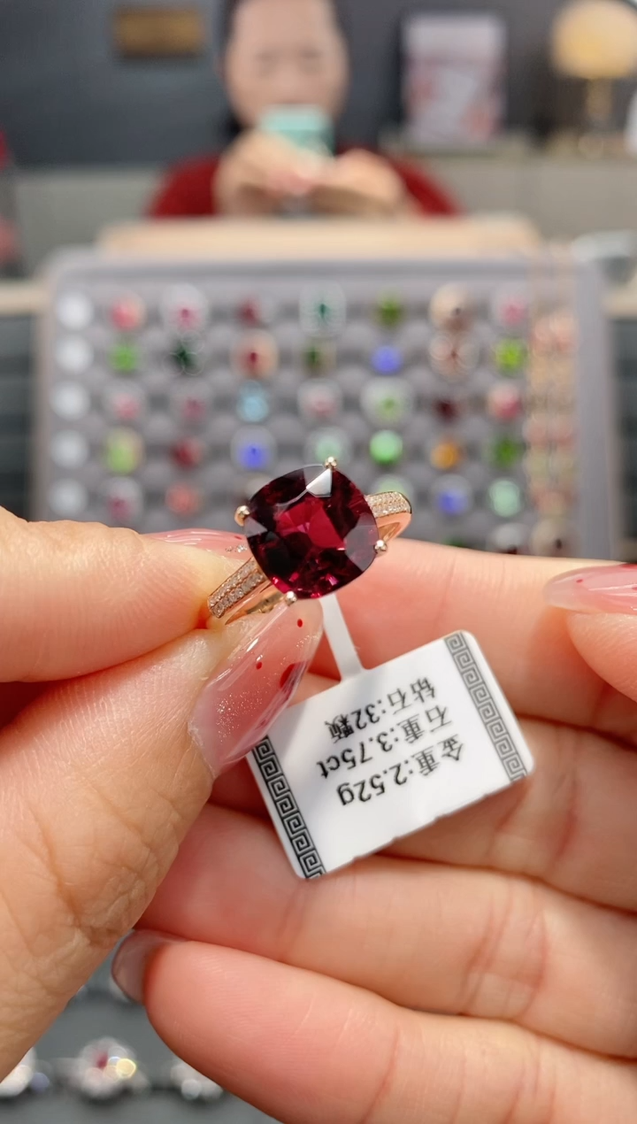 【闪购商品】碧玺戒指18K金镶嵌3.75  