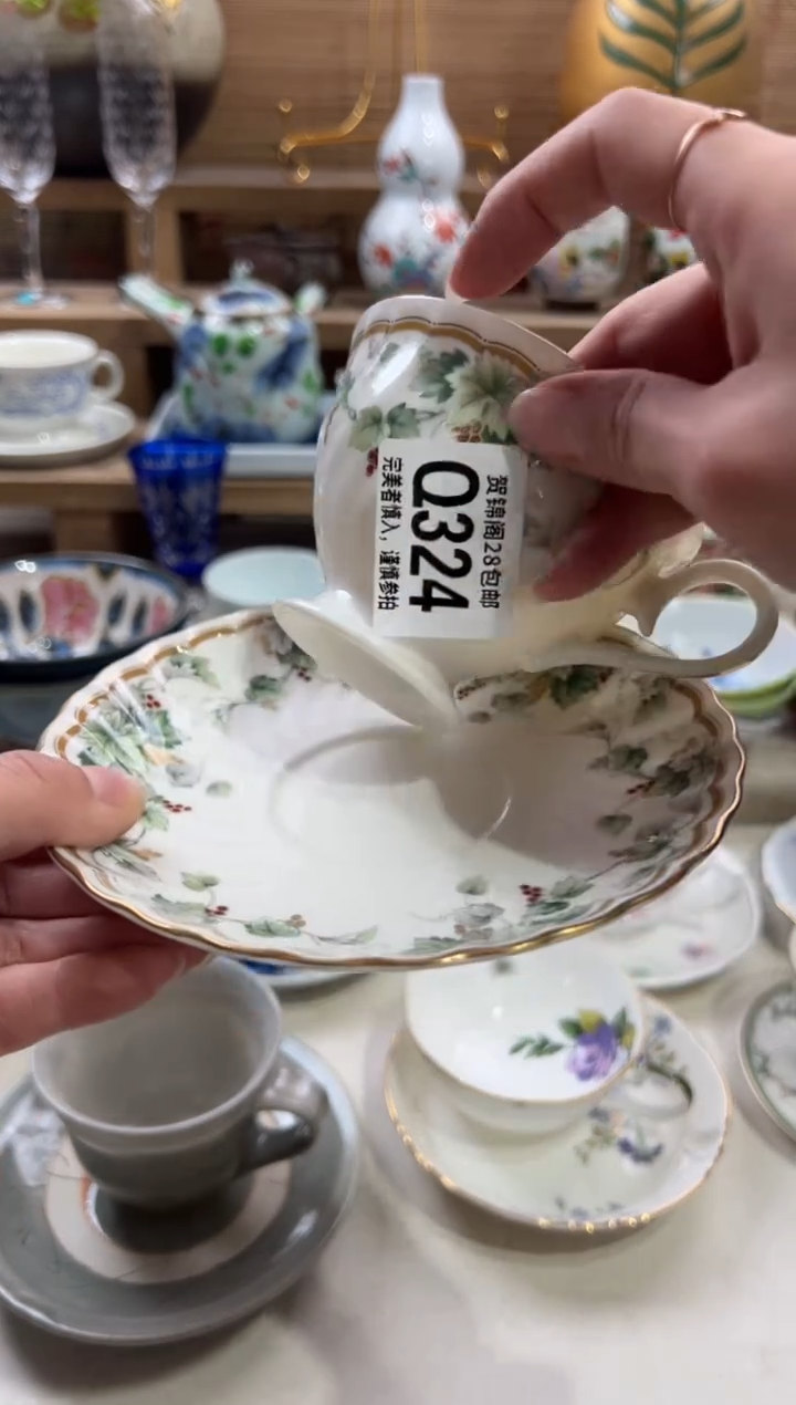 瓷片春**花      Q324