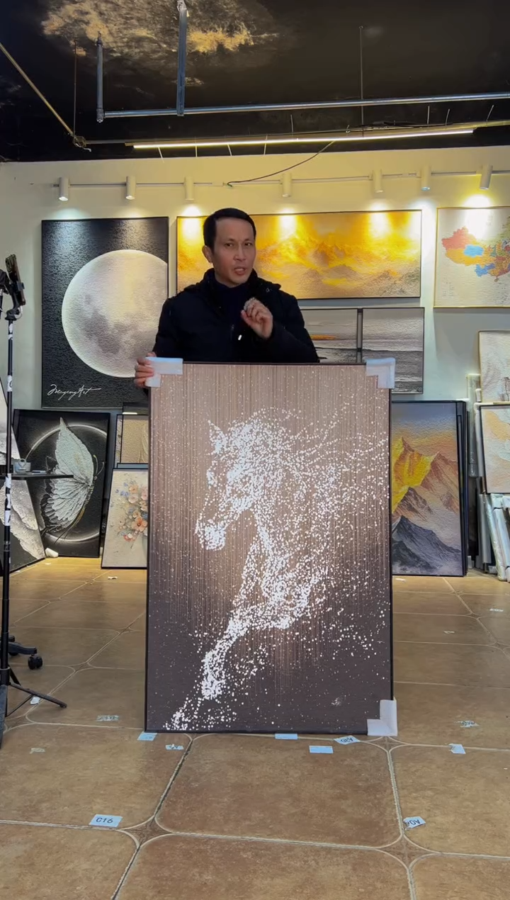 竖款骏马奔腾  80*120 黑框 砂岩肌理画