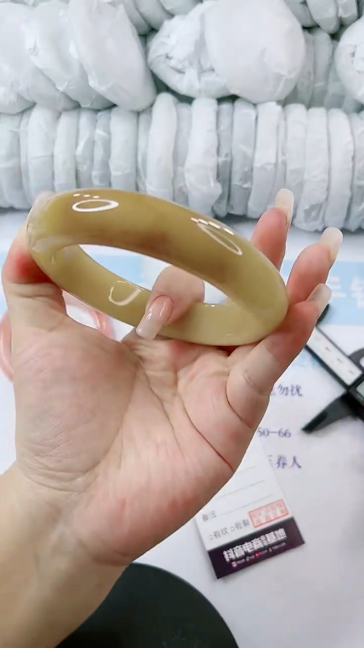 【闪购商品】石英质玉手镯未镶嵌0732985024-64