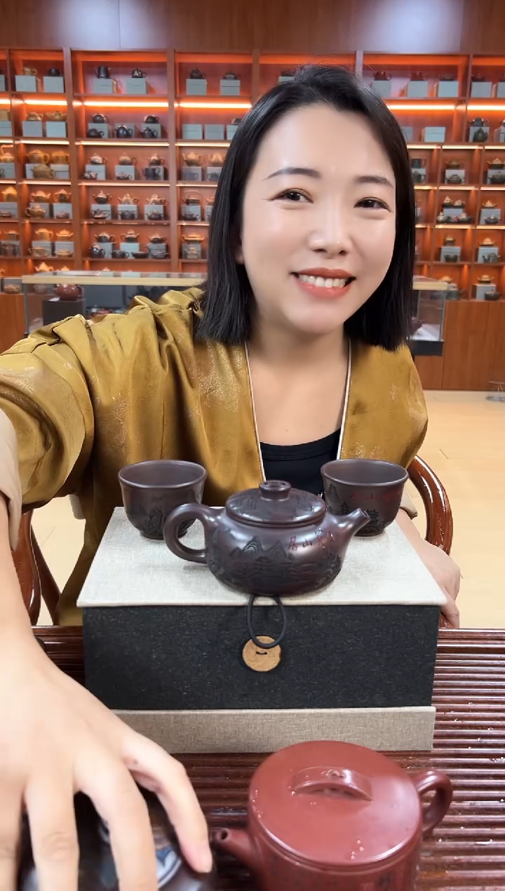 茶壶紫砂景秀山居福运扁韵一壶两杯套组 赤龙血砂 赵园静
