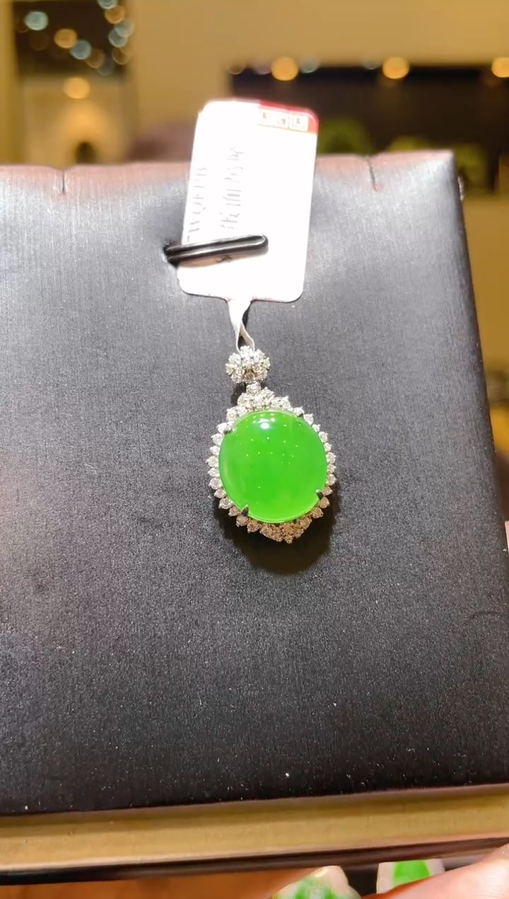 【闪购商品】翡翠吊坠(赠链)18K金镶嵌A65