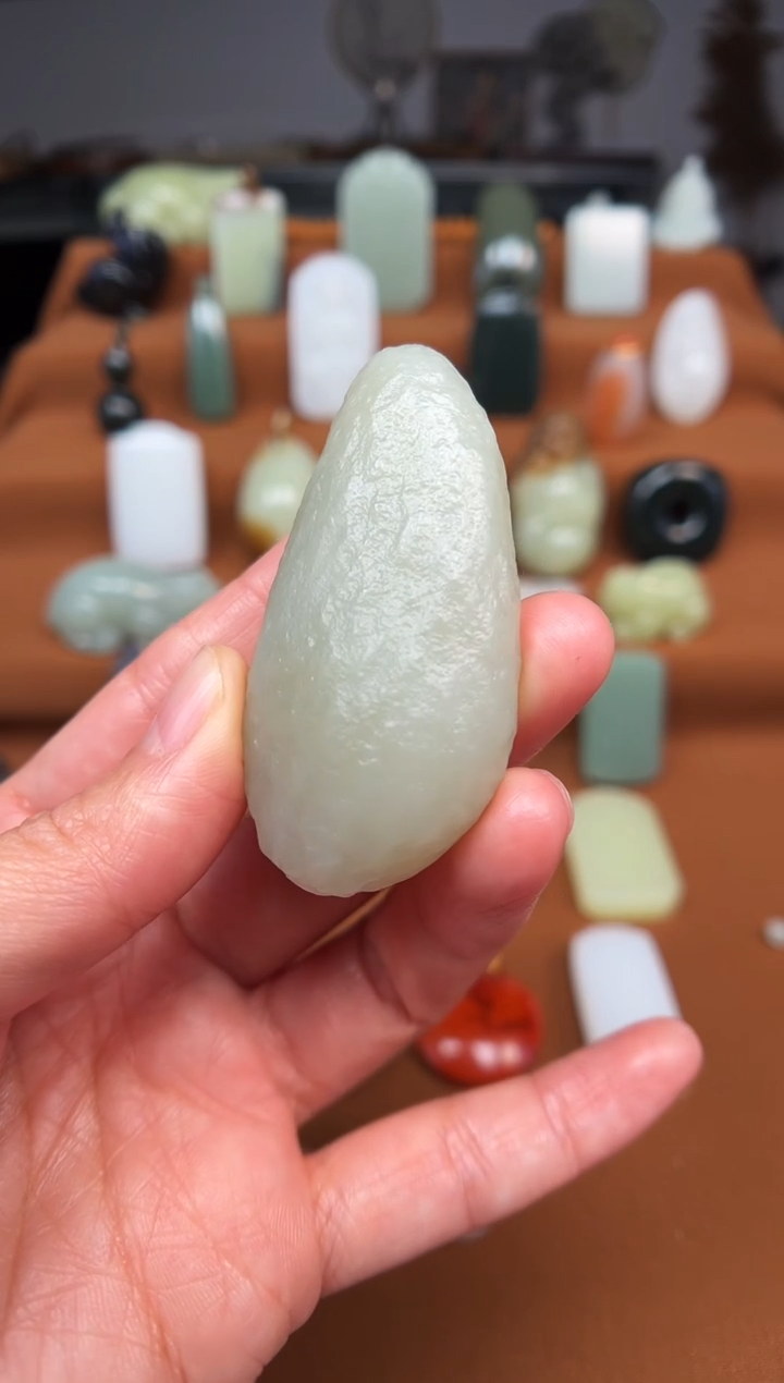 颈饰未镶嵌和田玉原石