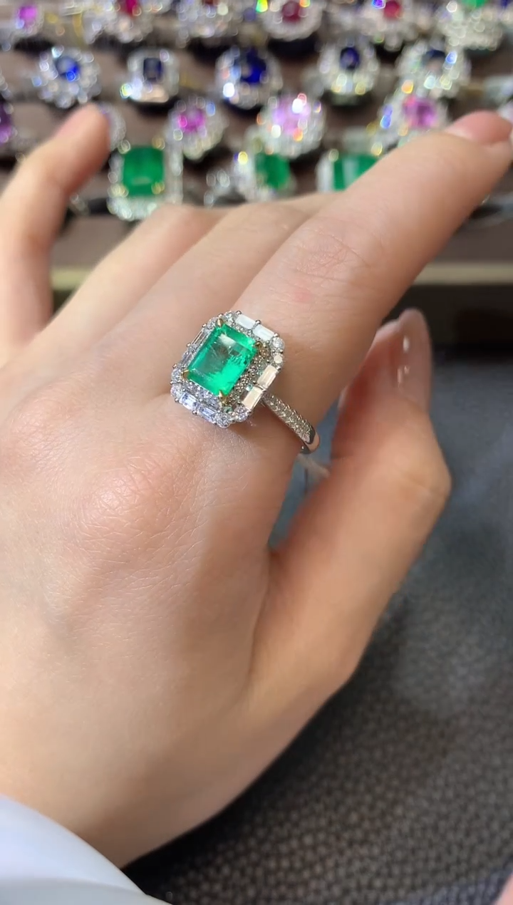 【闪购商品】祖母绿戒指18K金镶嵌D80