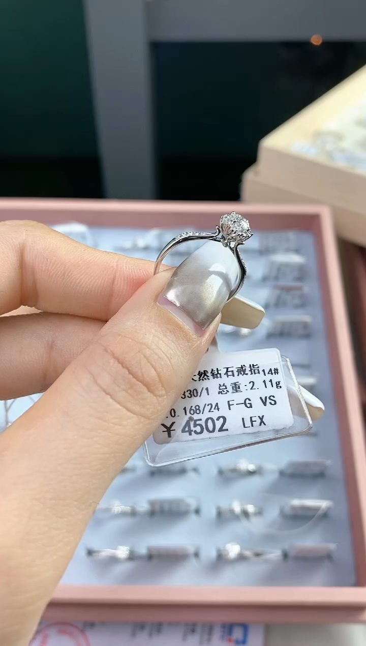 【闪购商品】钻石戒指/指环18K金镶嵌剪标不退换