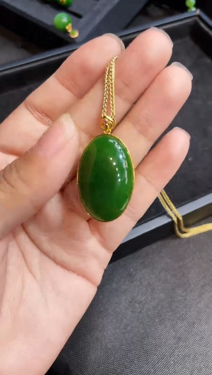 和田玉18K金镶嵌吊坠(赠链)30MM 多样性发一