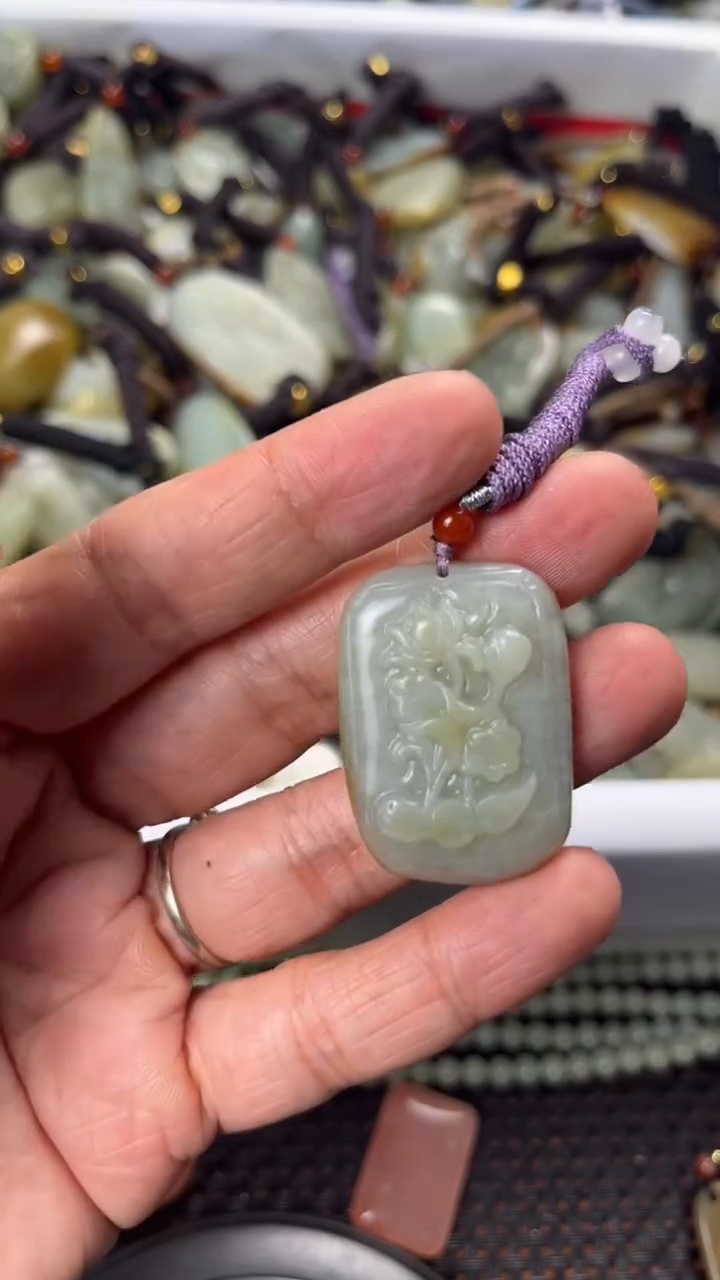 【闪购商品】和田玉颈饰未镶嵌多样性发货没有证书拍一发一有瑕