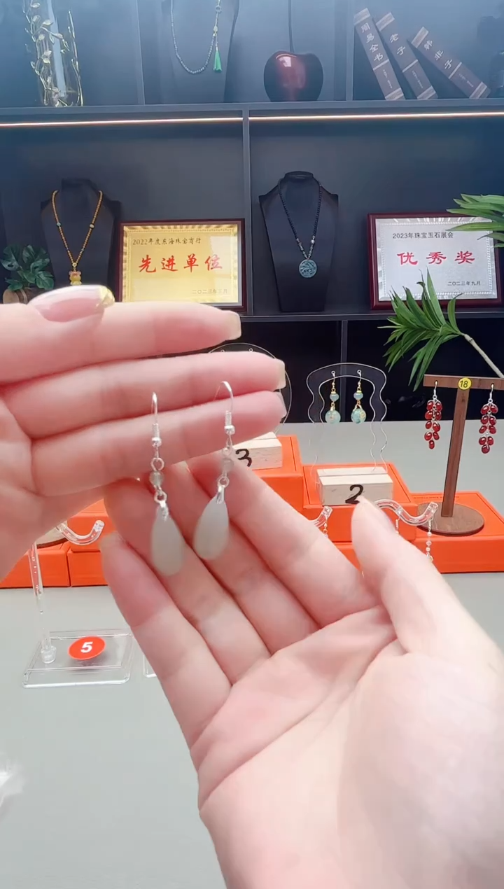 未镶嵌和田玉耳饰000000