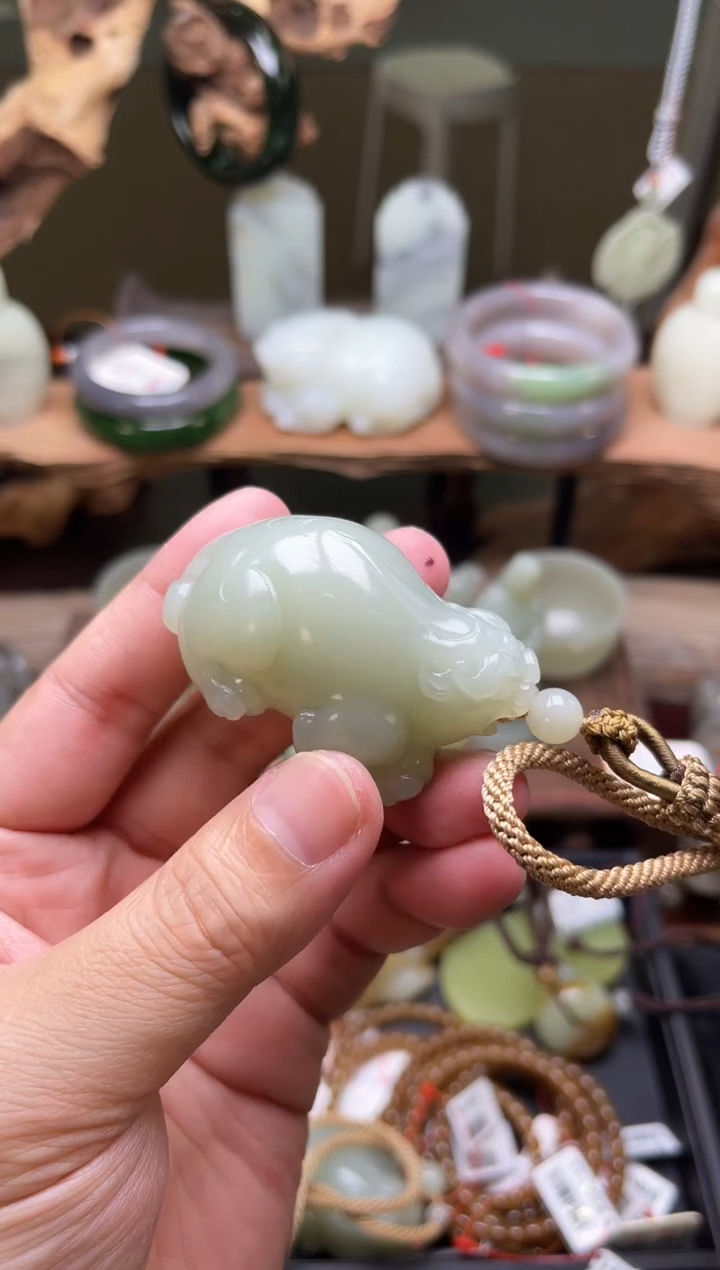 【闪购商品】和田玉手把未镶嵌且末青白 貔貅 9008150