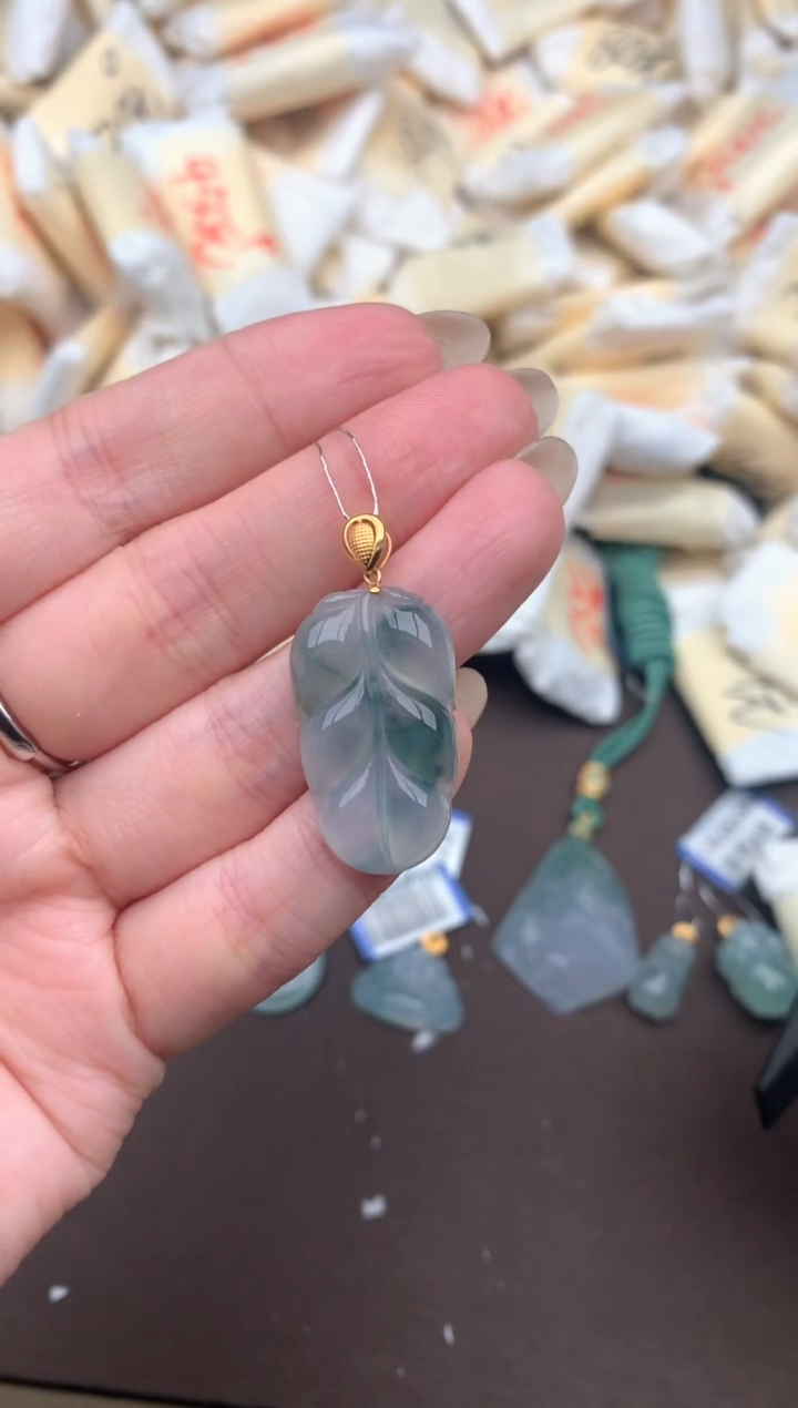 【闪购商品】翡翠挂件18K金镶嵌— 