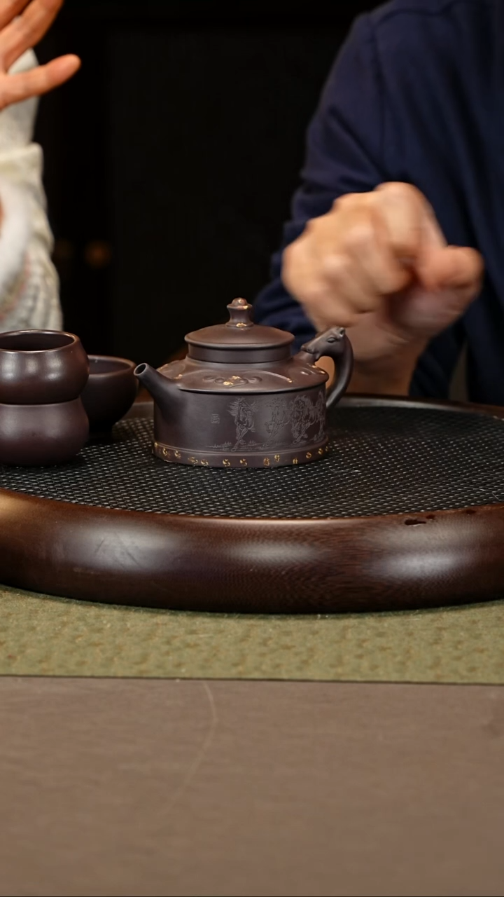 茶壶紫砂99 张彩萍 黑墩头 草原之蕴260c