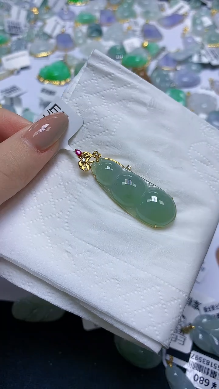 翡翠18K金镶嵌颈饰天然缅甸A货翡翠