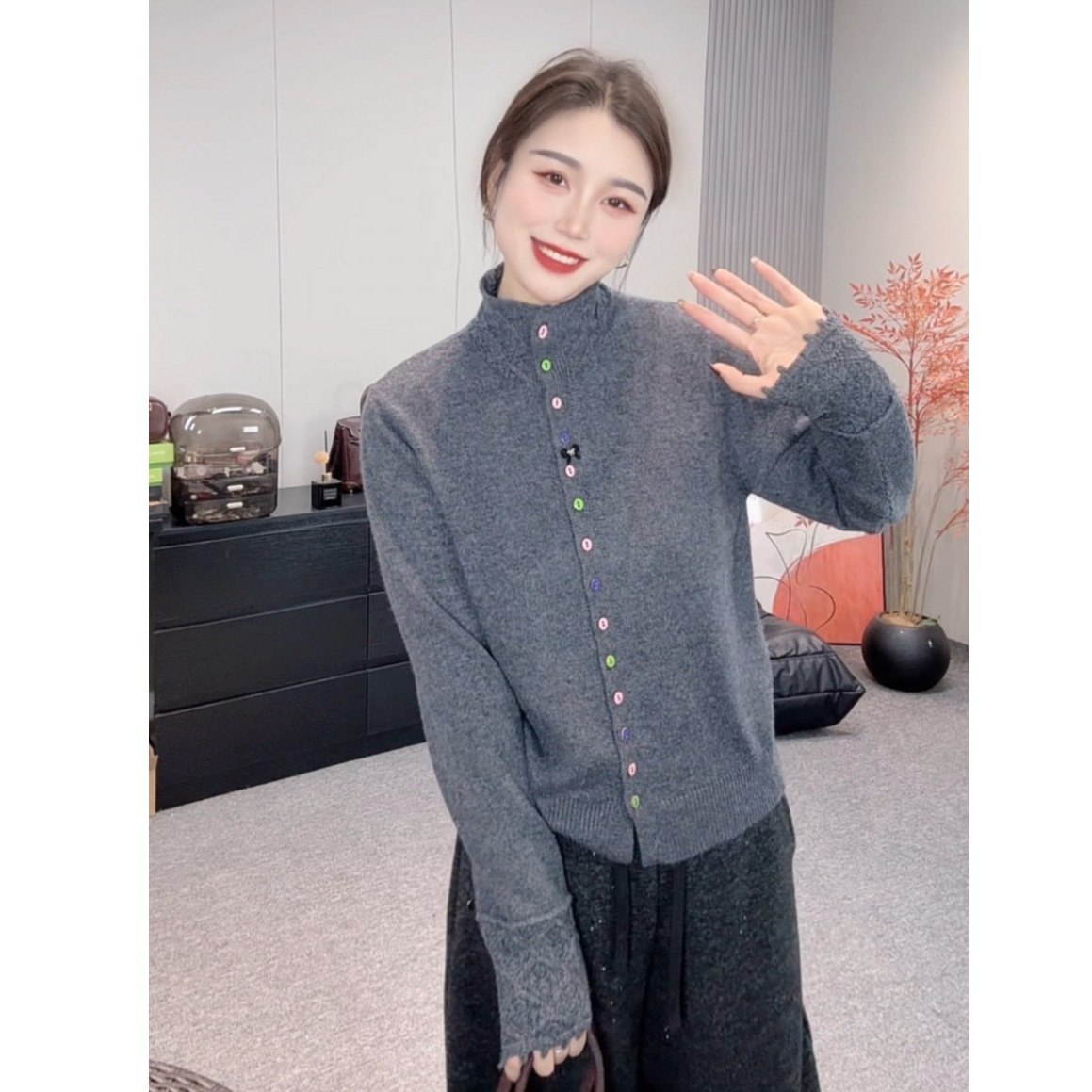 别致立领 彩虹多扣秋冬极简针织衫