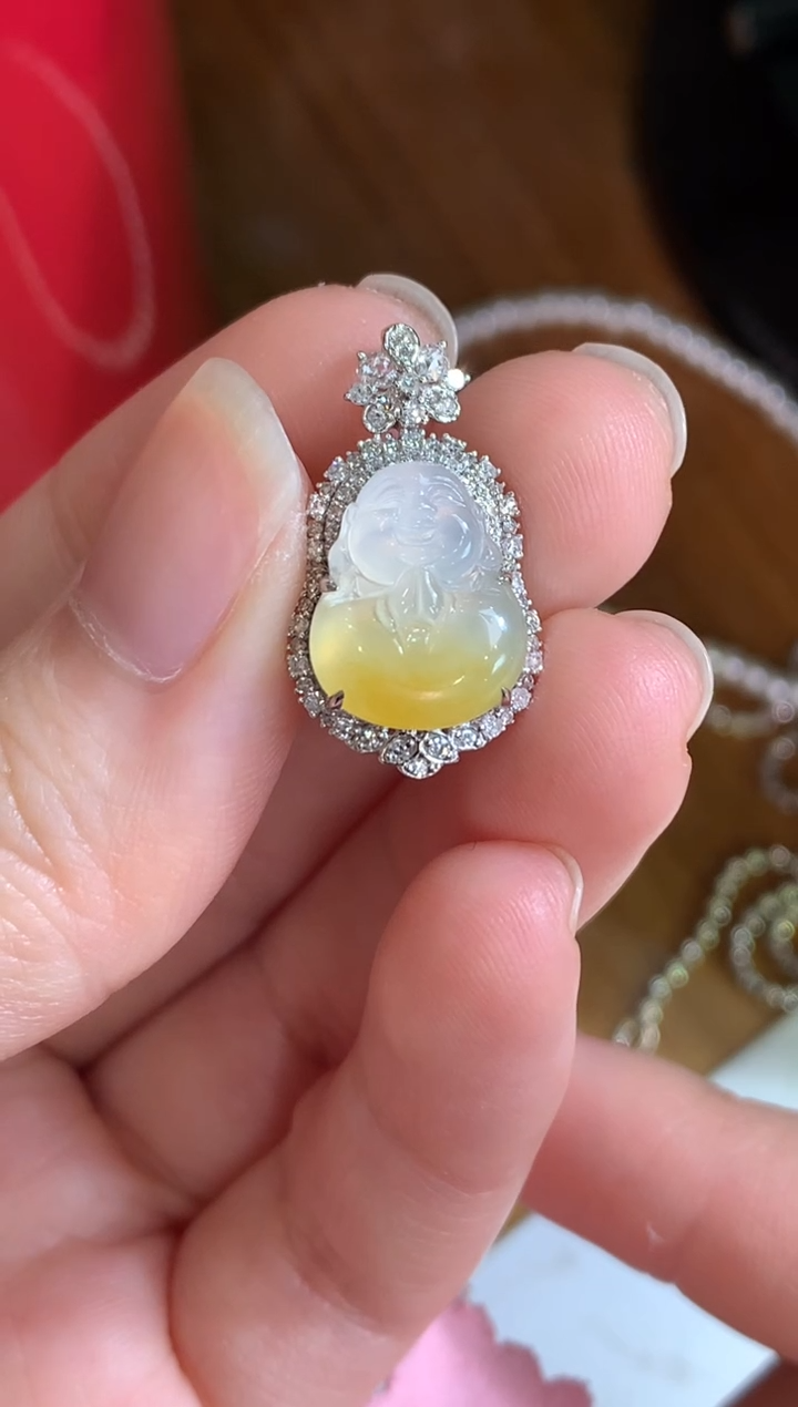 【闪购商品】翡翠颈饰18K金镶嵌抱抱佛