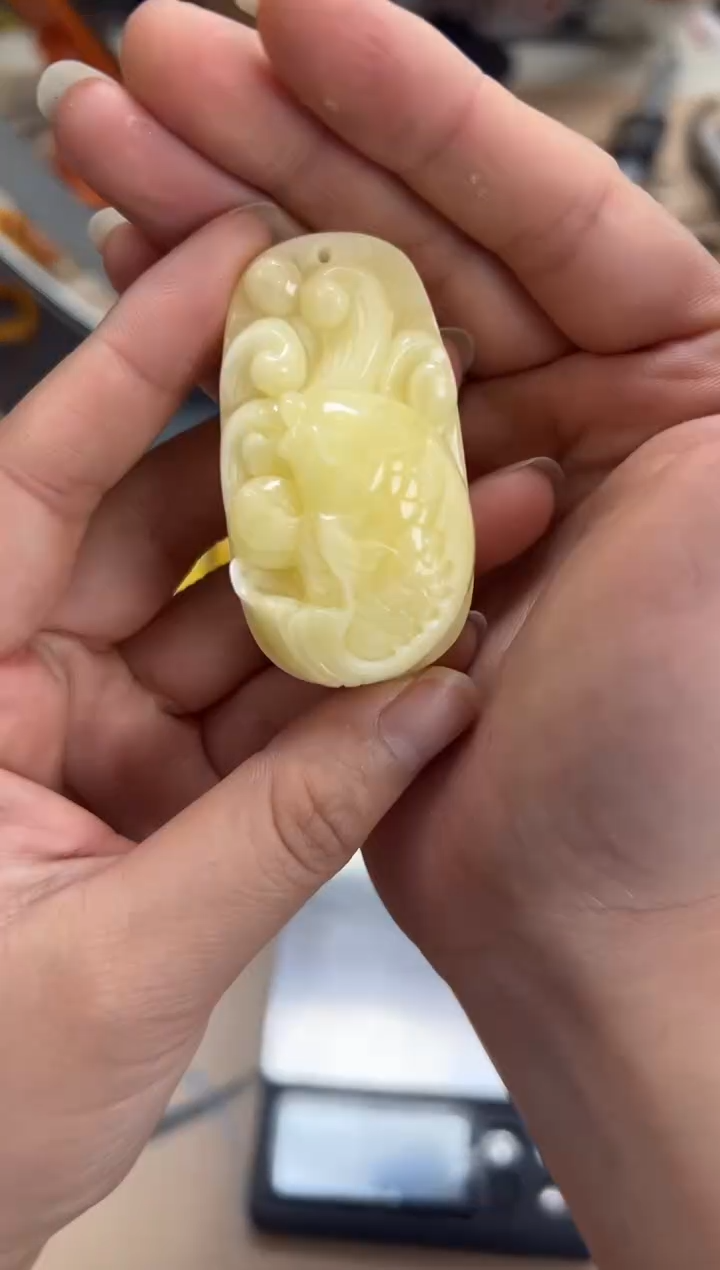 【闪购商品】琥珀裸石未镶嵌蜜蜡吊坠
