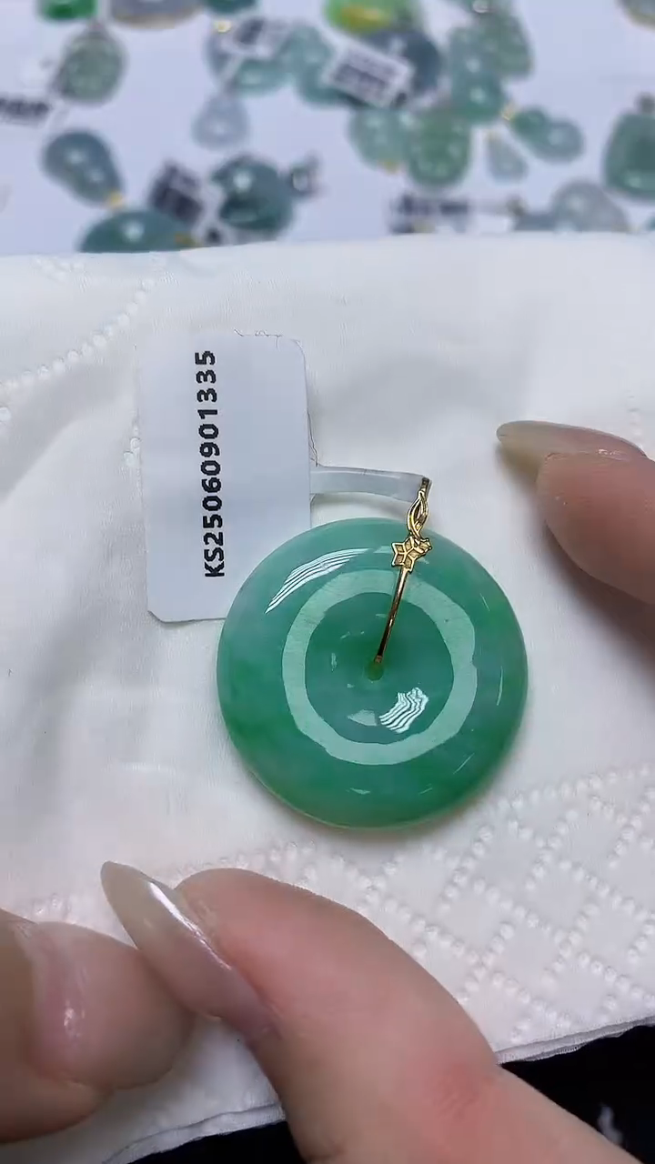 翡翠18K金镶嵌颈饰天然缅甸翡翠A货