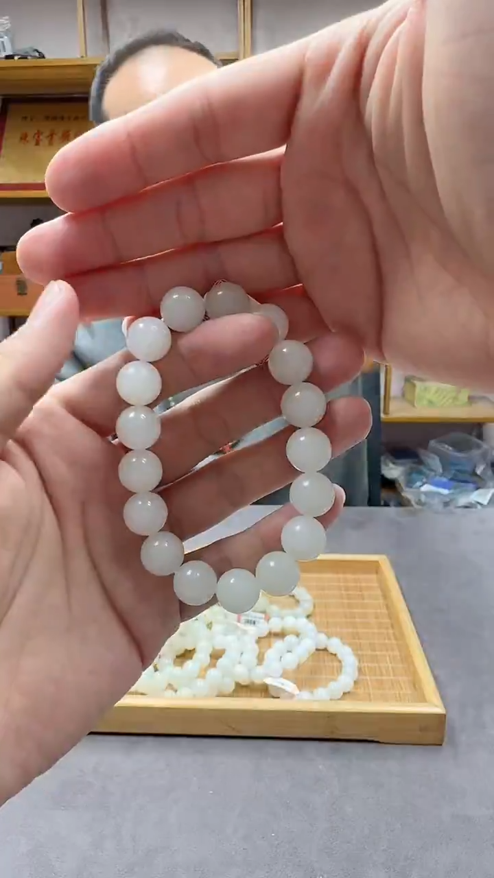 未镶嵌手链和田玉12且末暖白···发国检